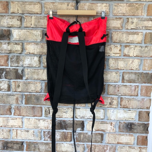 Nike Nylon Mesh Zipper Pocket Adjustable Straps Black Red Deck Bag With Logo - Picture 5 of 16